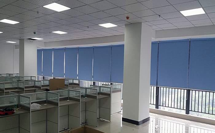 佛山禪城區華遠東路發(fā)展大廈辦公室遮光卷簾工程案例